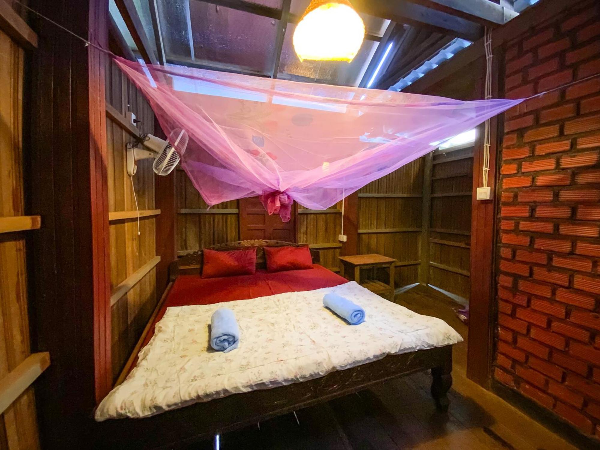 Backpacker Hostel And Jungle Trekking بانلونغ الغرفة الصورة