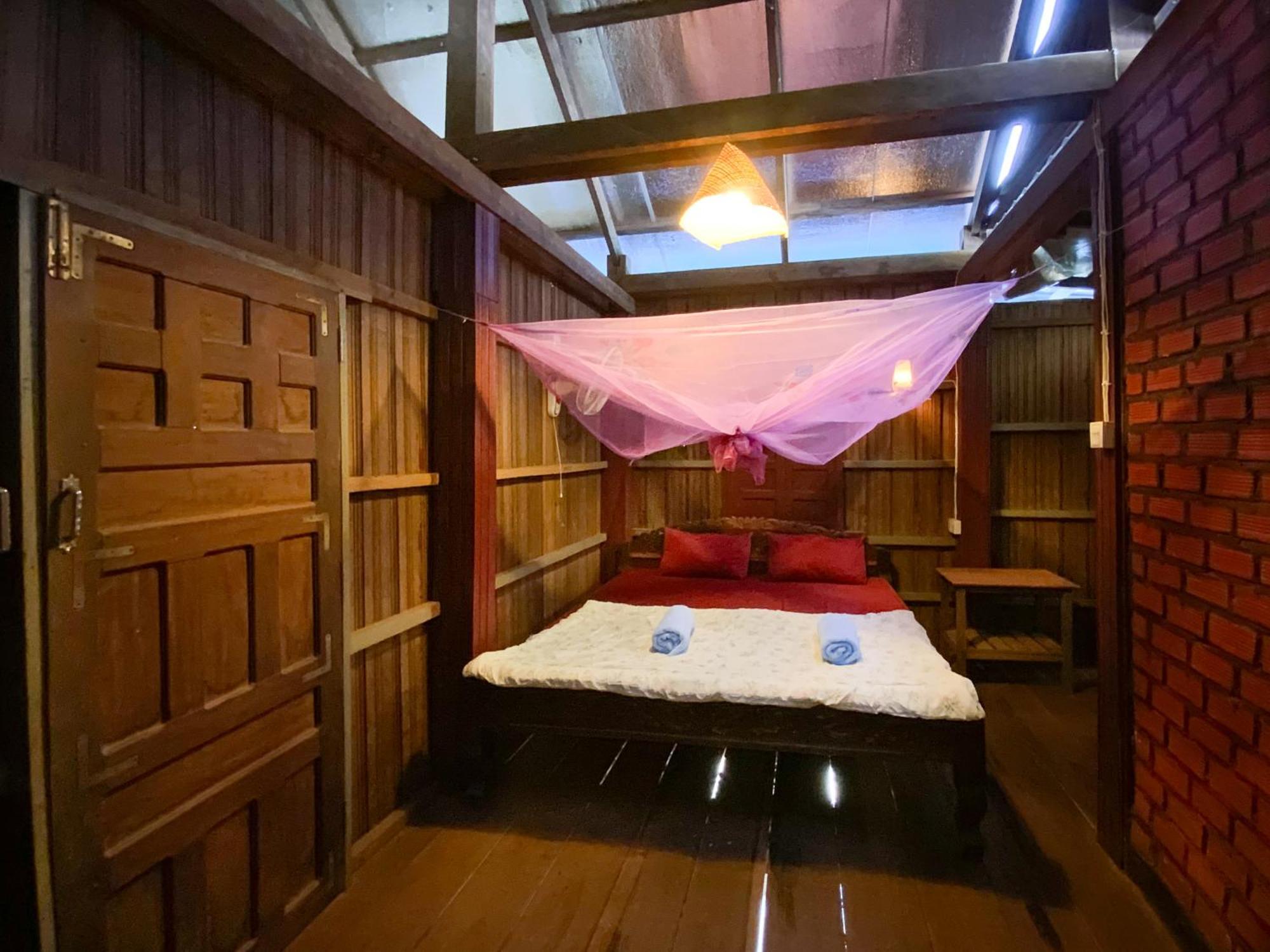 Backpacker Hostel And Jungle Trekking بانلونغ المظهر الخارجي الصورة