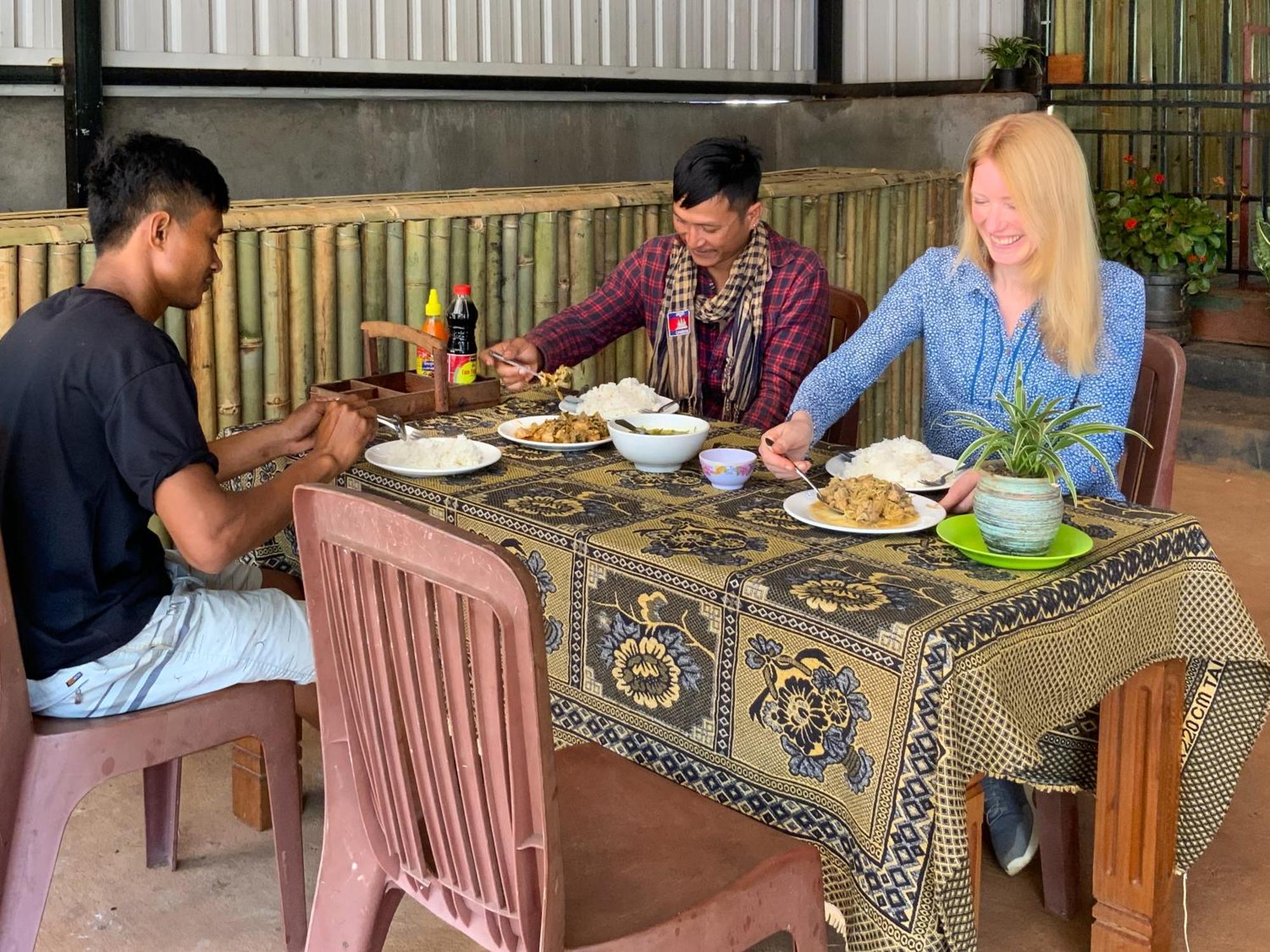 Backpacker Hostel And Jungle Trekking بانلونغ المظهر الخارجي الصورة