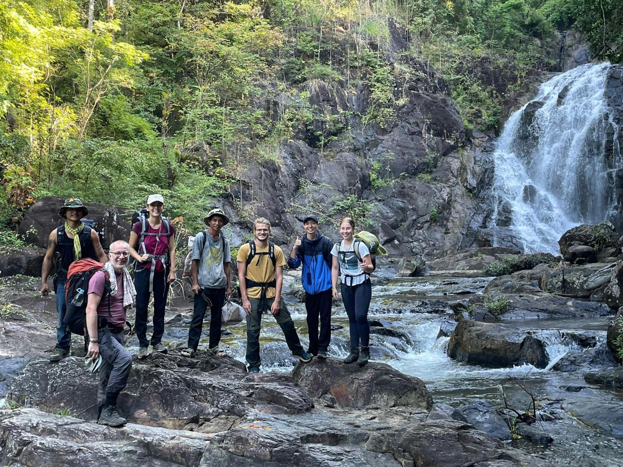 Backpacker Hostel And Jungle Trekking بانلونغ المظهر الخارجي الصورة